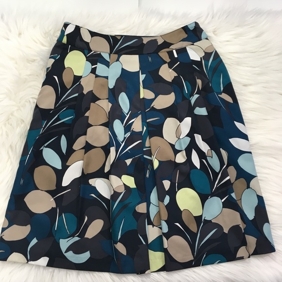 Ann Taylor Dresses & Skirts - Ann Taylor Pleated Retro Blue Leaf Print Skirt 0P